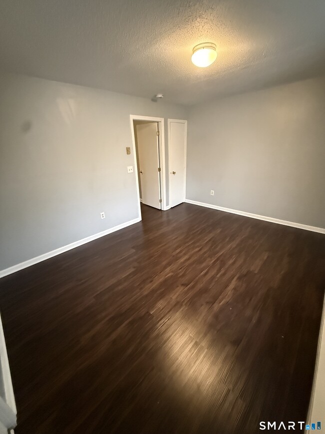 Building Photo - 52 Crown St