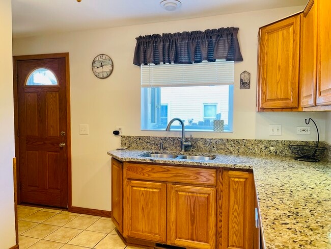 Building Photo - 37020 N Helen Dr