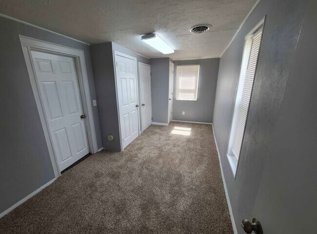 Building Photo - 1900 Deering Ave