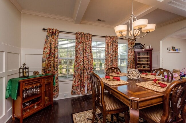 Building Photo - 255 Mimosa Dr