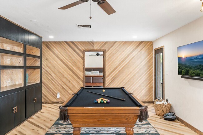 Building Photo - 9 E Del Rio Dr