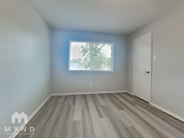 Building Photo - 6607 Escondido Dr