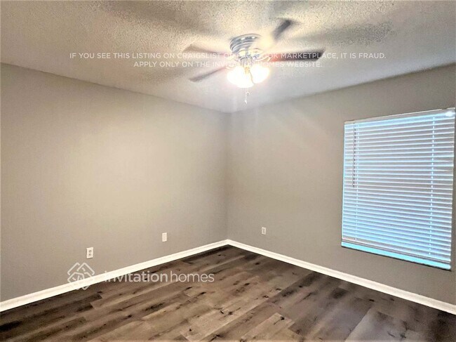 Building Photo - 1918 Knollcrest Dr