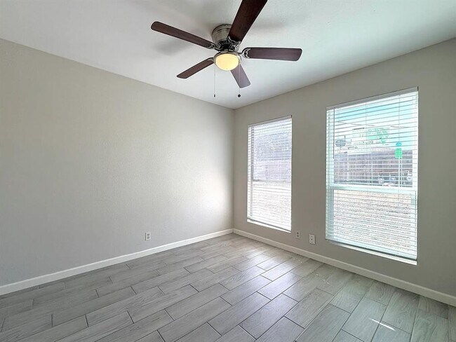 Building Photo - 209 E Noton St