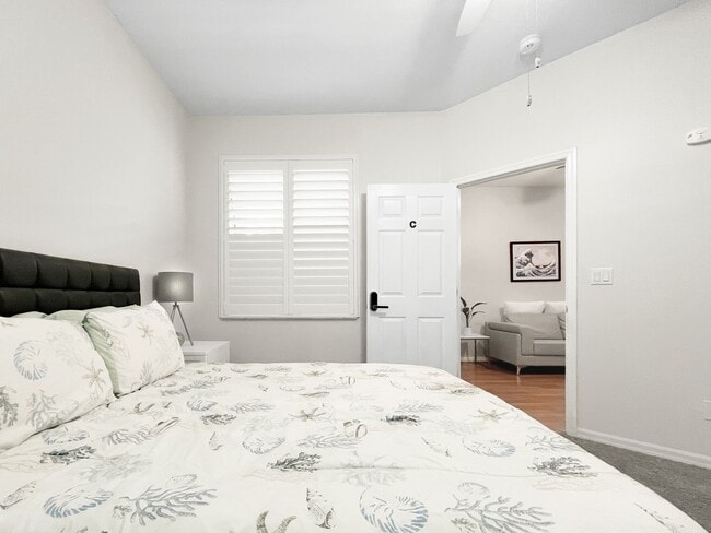 Building Photo - Spacious 4-Bedroom Townhome with Lake Views in Desirable Willow Lake Community