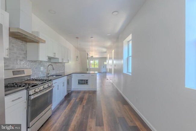 Building Photo - 5512 Locust St