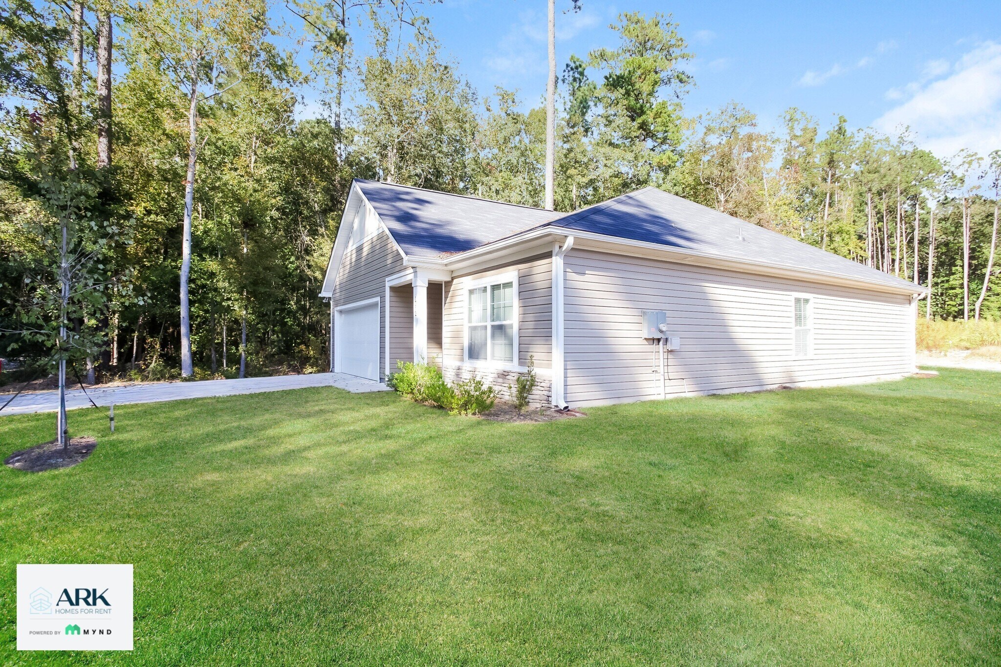 Building Photo - 1307 Lakeshore Dr