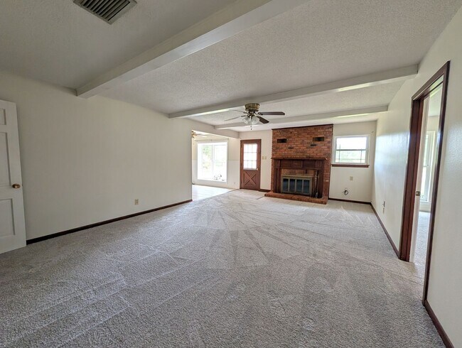 Building Photo - Summit Duplex