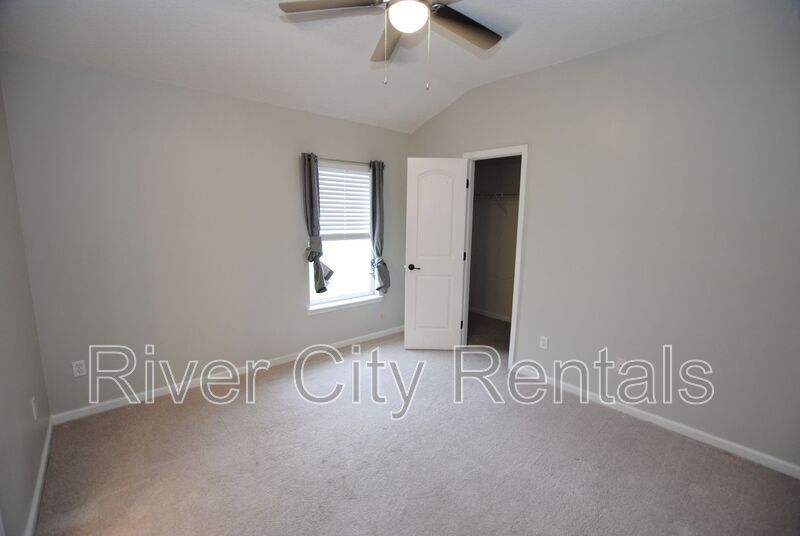 Building Photo - 599 Chestwood Chase Dr