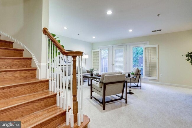 Building Photo - 1601 Colonial Hills Dr