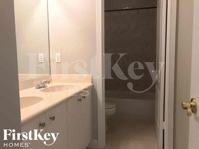 Building Photo - 15320 SW 141st Ct