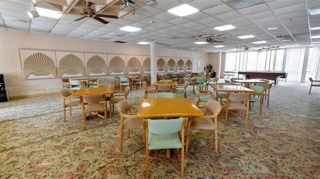 Building Photo - 3701 N Country Club Dr