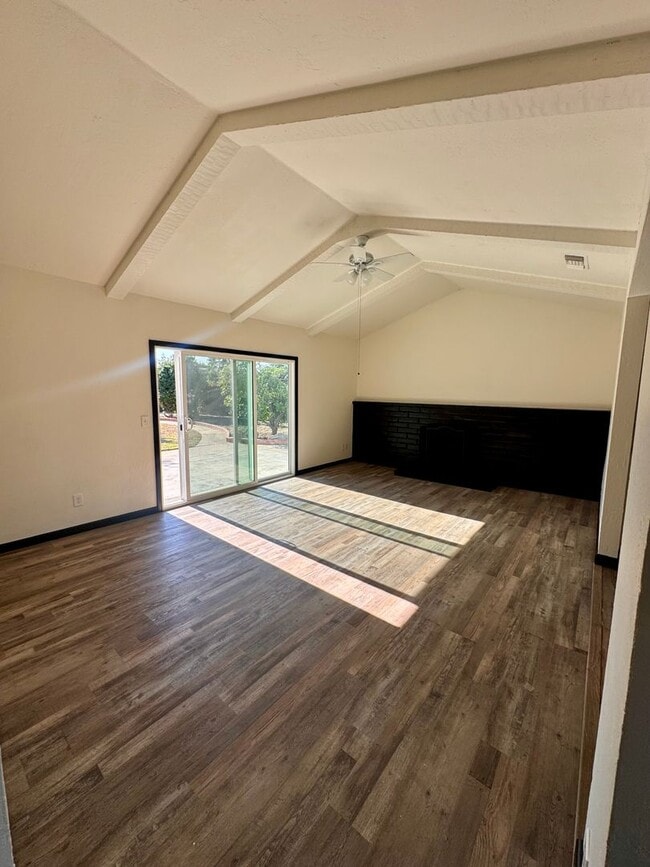 Building Photo - Charming 3 Bed/ 2 Bath Home in Clovis