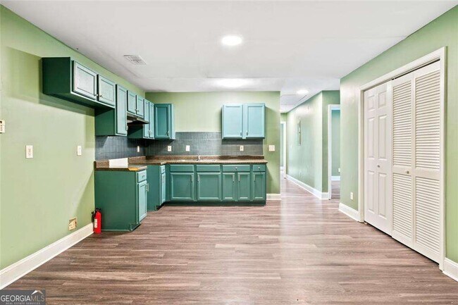 Building Photo - 930 Hall St NW