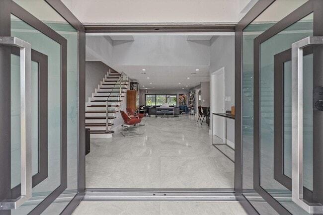 Building Photo - 13855 Shawmut Ct