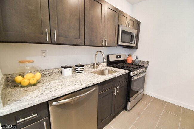 Building Photo - 100 Evergreen Pl