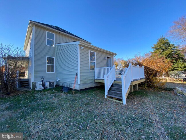 Building Photo - 2605 Maple Ave