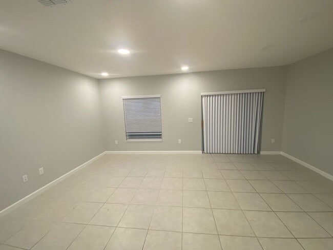 Building Photo - 3 Bedroom 2.5 Bath Townhouse in Eden at Cr...