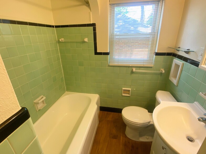 1st Floor Bathroom - 1106 Acorn Dr
