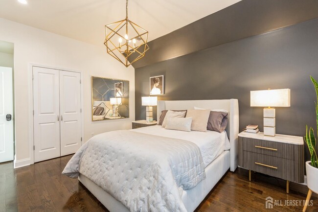 Building Photo - 45 Miller St