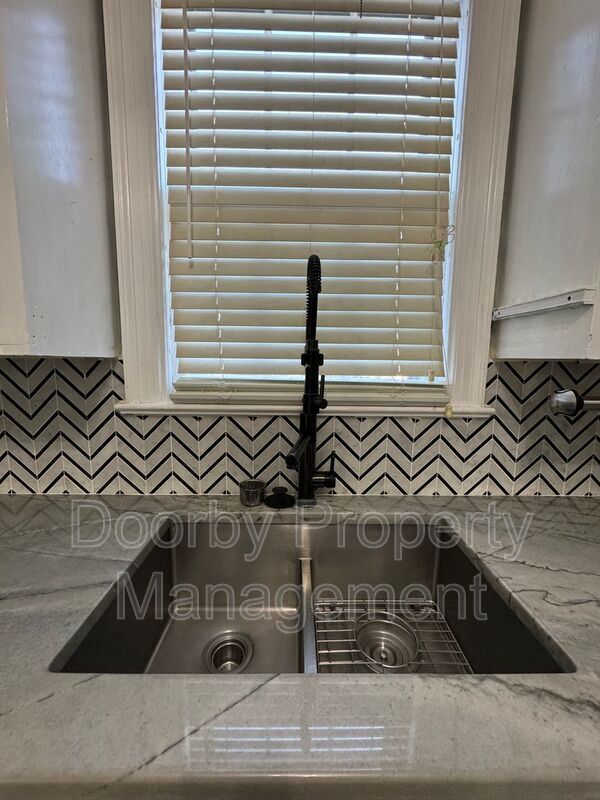 Building Photo - 408 Frazier Dr