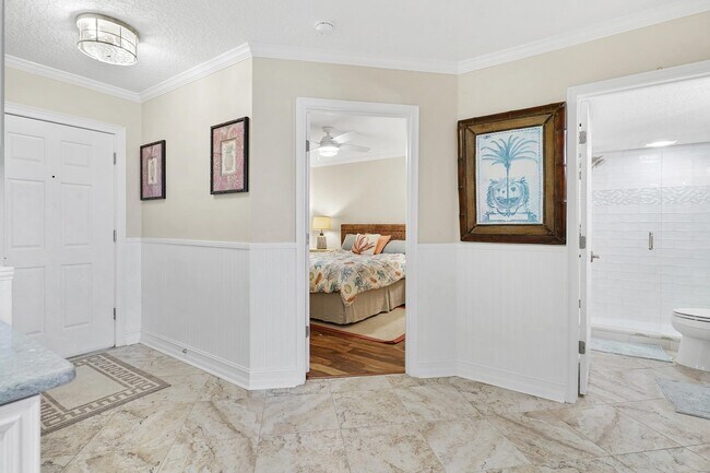 Building Photo - 33 Comares Ave