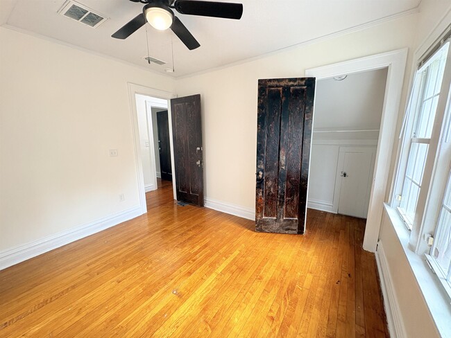 Building Photo - 212 Barbourville Dr