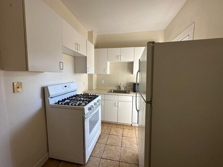 Building Photo - 2 Sacramento St