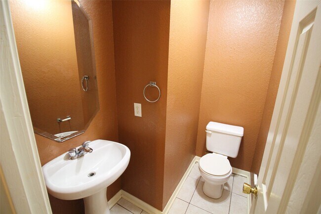 Building Photo - 2117 Whittier Dr
