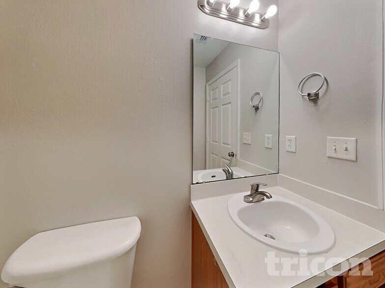 Building Photo - 7125 Beekman Lake Dr