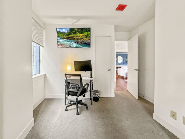 Building Photo - 111-23 N 15th St