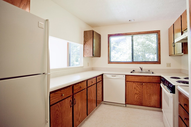 Delta Grove Apartments - 1884 Happy Ln Eugene OR 97401 | Apartment Finder