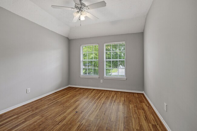 Building Photo - 909 Katie Ln