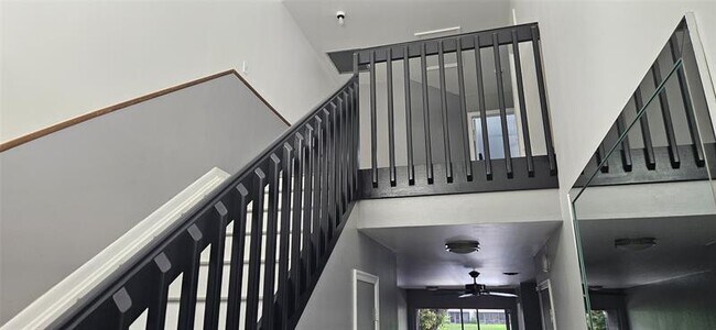 Building Photo - 2262 Discovery Cir W