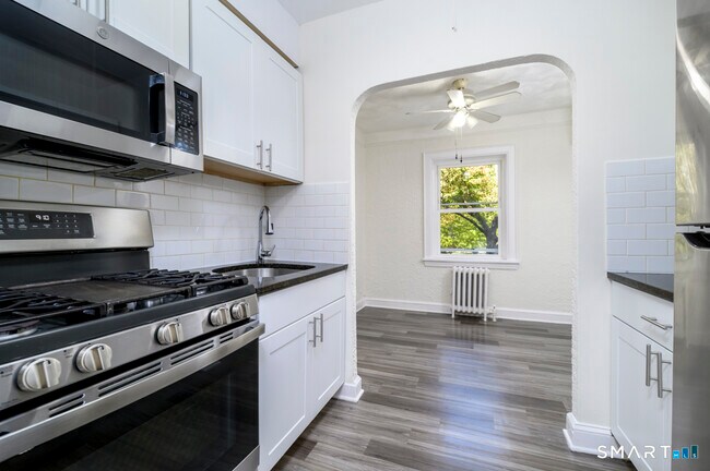 Building Photo - 8 Washington Ct