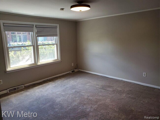 Building Photo - 553 N Old Woodward Ave