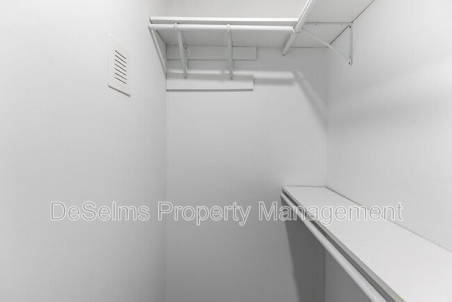 Building Photo - 927 Chickasaw Ave