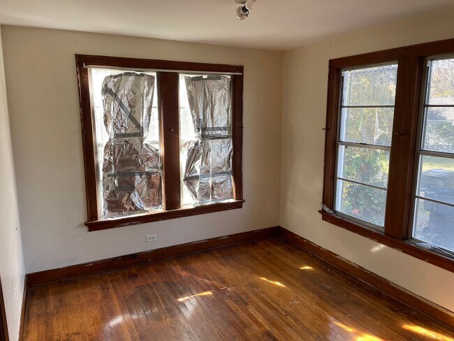 Building Photo - Beautiful 3 Bedroom Home with Central Air!