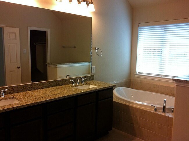 Building Photo - 29015 Davenport Dr