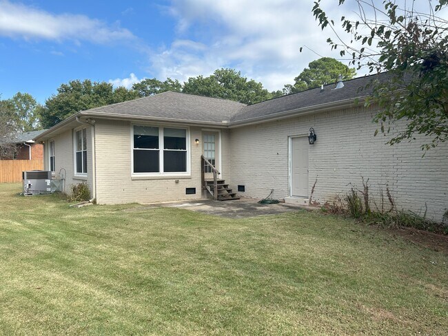 Building Photo - 304 Bellingrath Dr SW