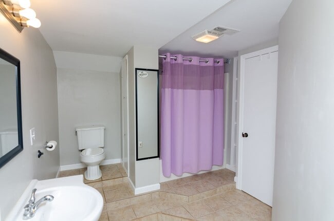 Building Photo - Beautiful home in Fairview