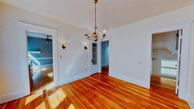 Building Photo - 134 Mansfield St