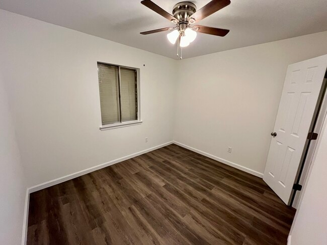 Building Photo - 1021 Sandalwood Dr