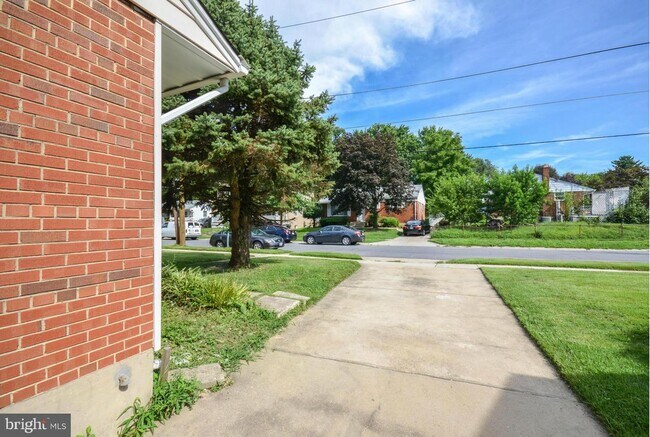 Building Photo - 1111 Gilbert Rd