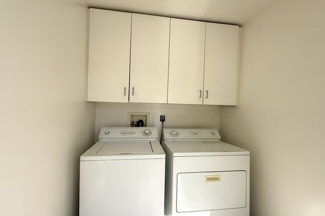 Building Photo - 2119 Kelton Ave