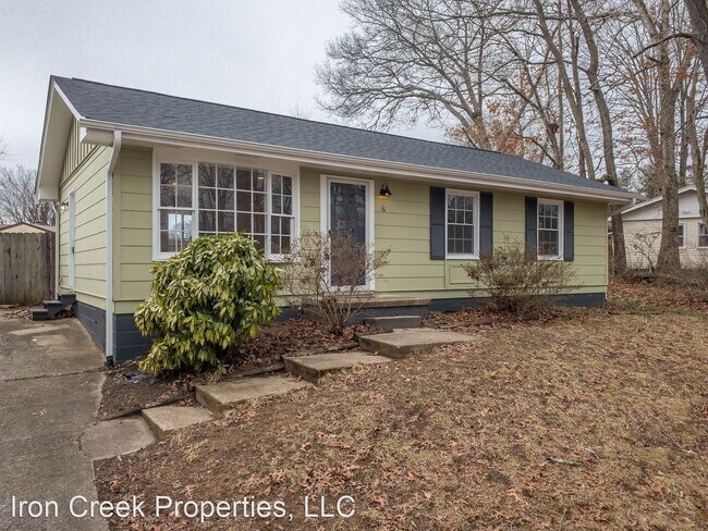 Primary Photo - 3 br, 2 bath House - 16 King Arthur Place