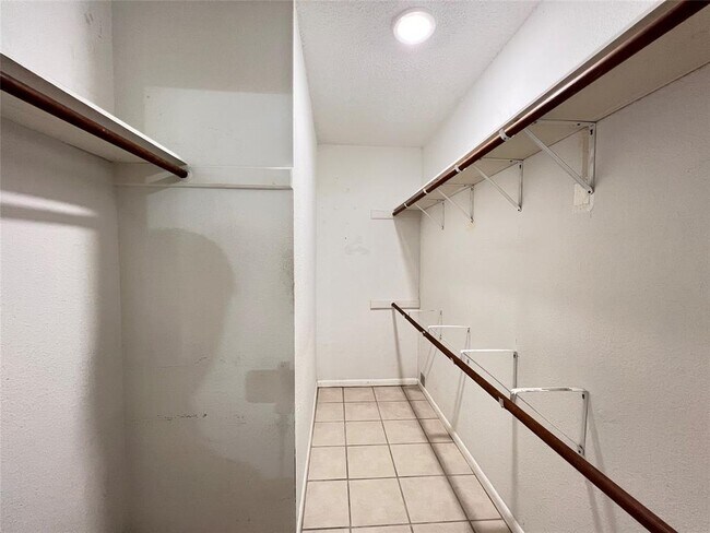 Building Photo - 13355 Water Oak Ln