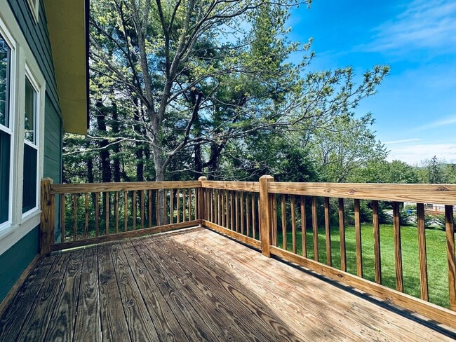 Building Photo - Delightful Upgraded 2-Bedroom Bungalow with New Appliances and Central A/C (Lawn Maintenance Incl...