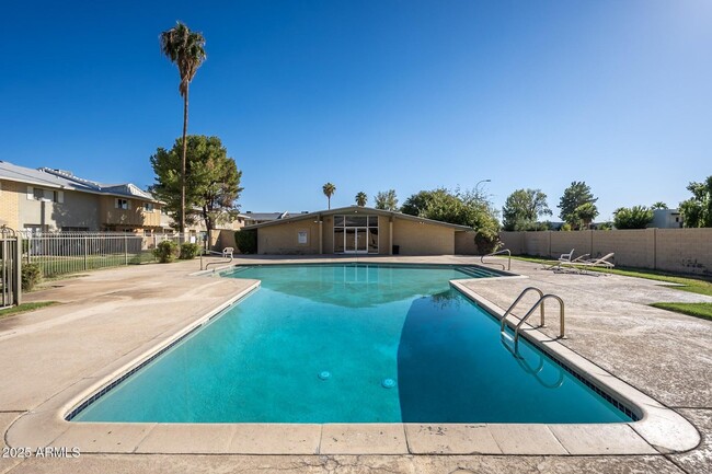 Building Photo - 12 E Hermosa Dr