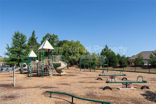 Building Photo - 4579 Silver Oak Dr SW